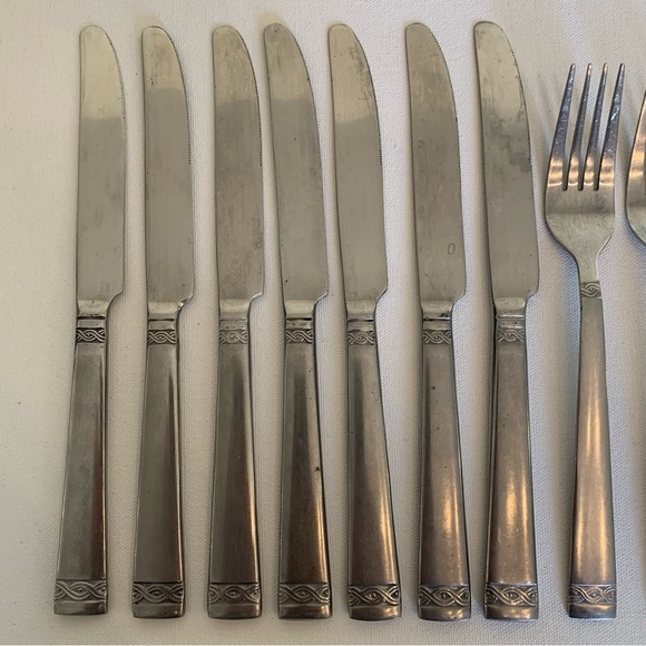 Cambridge Stainless Flatware Danielle Dinner Forks Knives Spoons Set of 12 Pcs - Picture 3 of 16